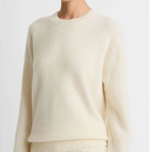 Vince Women’s luxurious Soft Cream Crew Neck Timeless Sweater NWT Sz Small